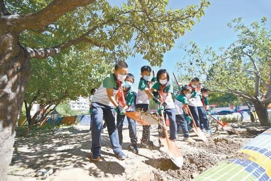 新学期劳动教育走进中小学课堂